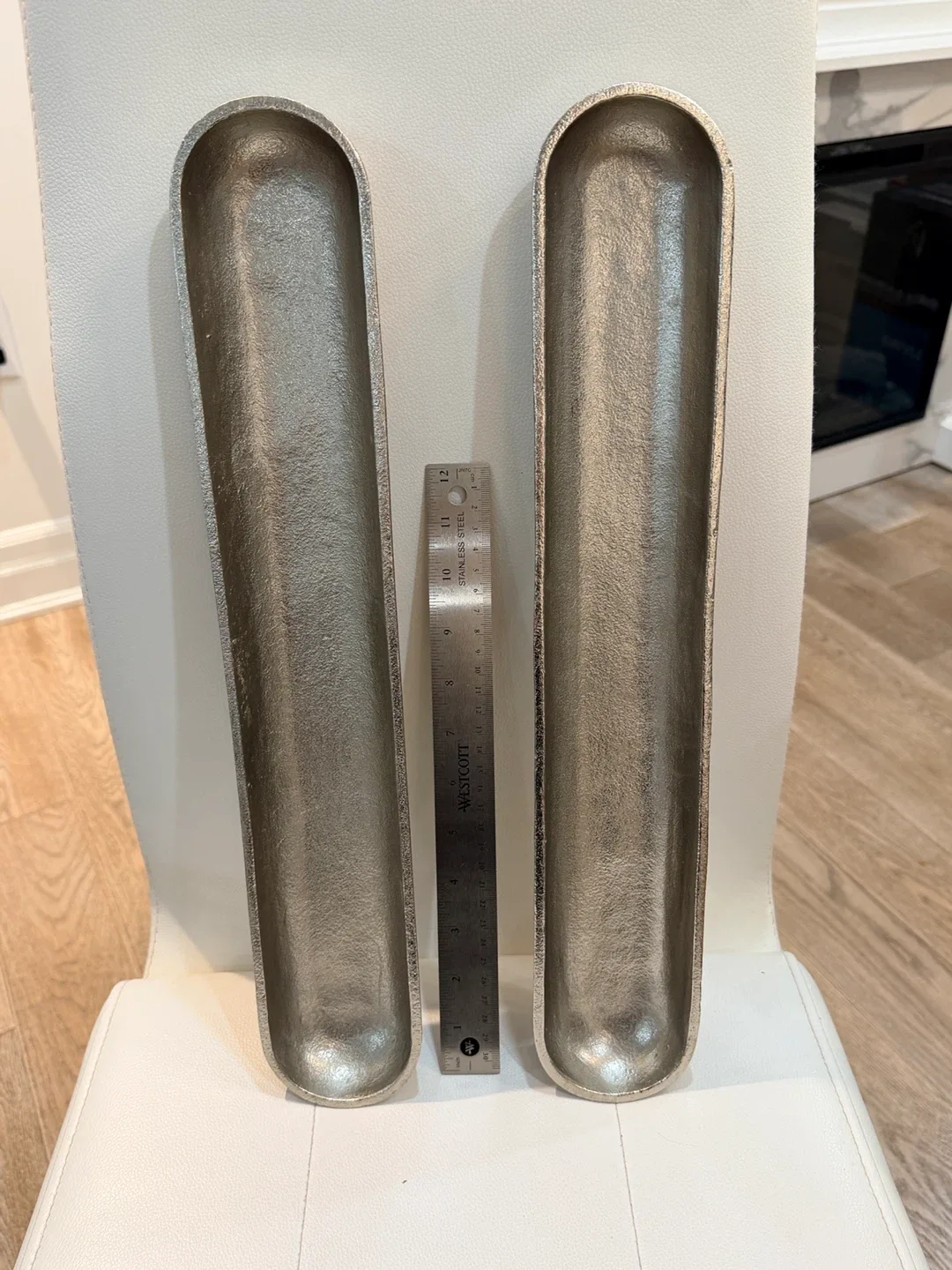 X-Mas decor: 2 Decorative Silver Metal Trays & 2 Candle Holders image indicator(5)