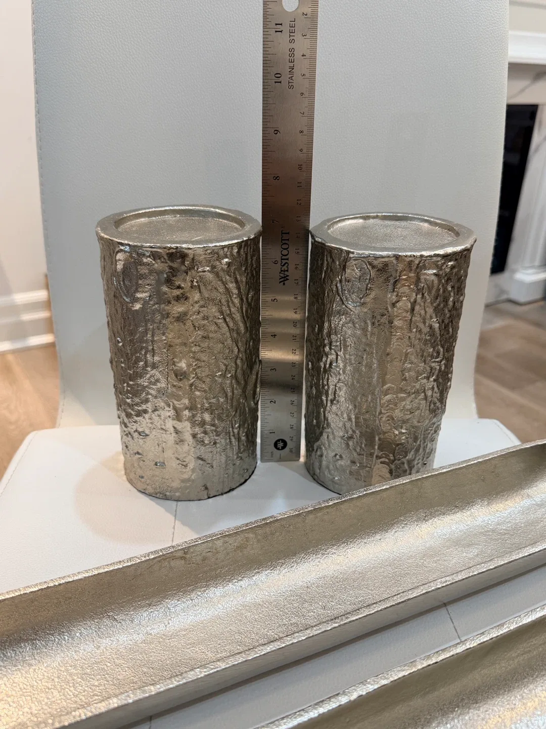 X-Mas decor: 2 Decorative Silver Metal Trays & 2 Candle Holders image indicator(6)