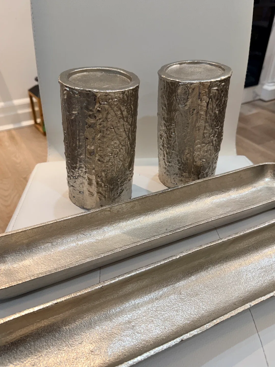 X-Mas decor: 2 Decorative Silver Metal Trays & 2 Candle Holders image indicator(8)