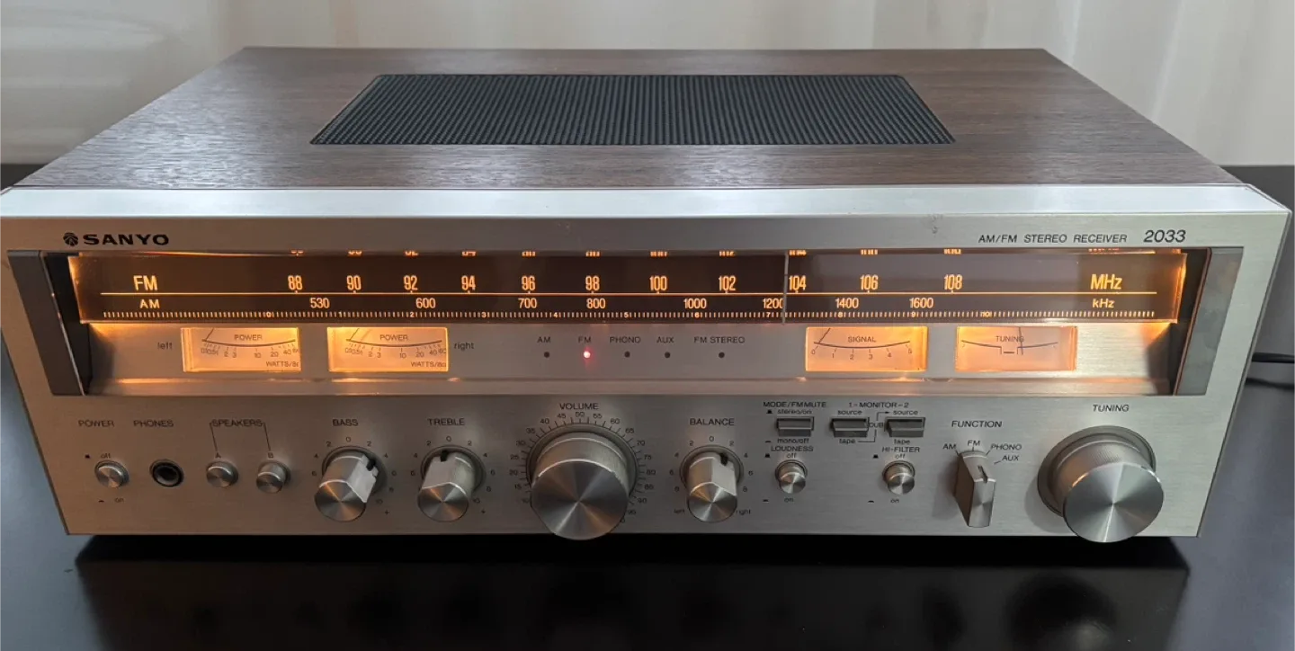 Vintage Sanyo 2033 AM/FM Stereo Receiver