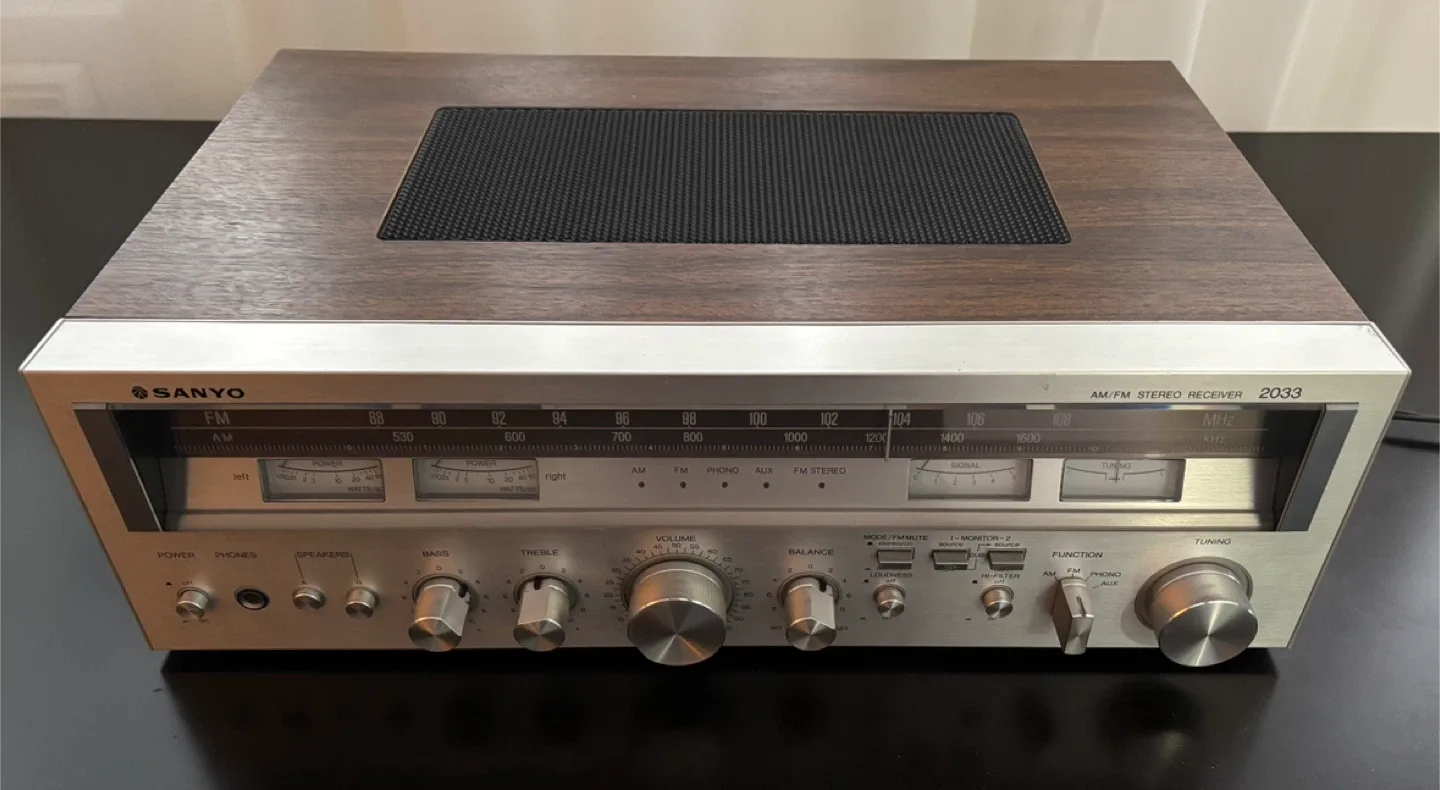 Vintage Sanyo 2033 AM/FM Stereo Receiver image indicator(2)