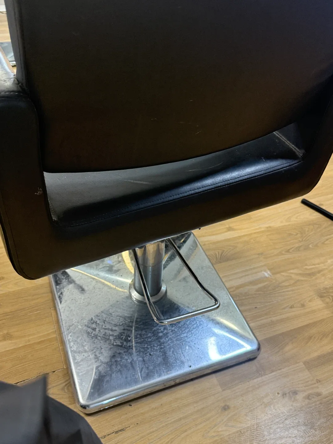 Black Salon Chair image indicator(3)
