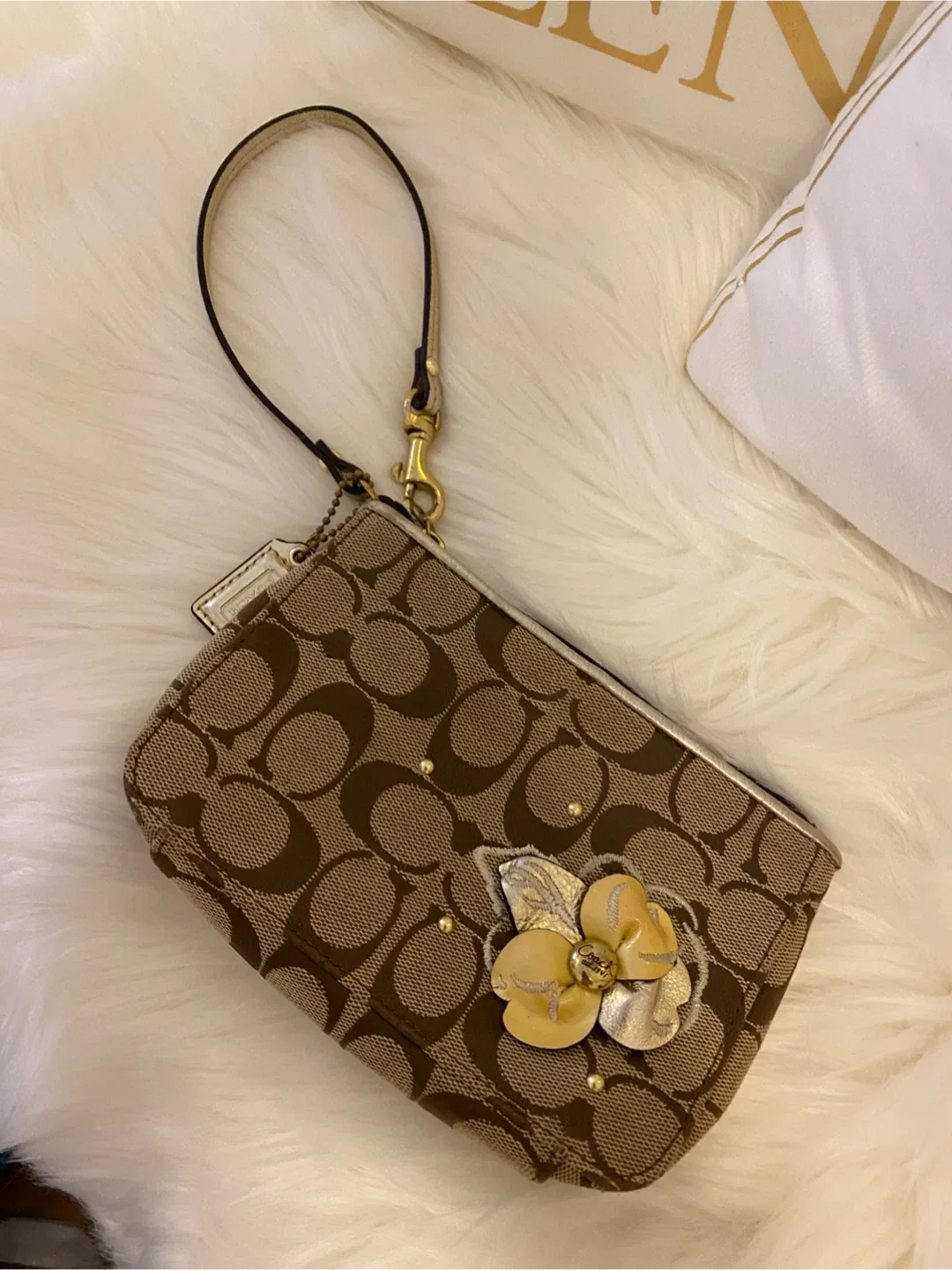 GUC- VINTAGE Coach Wristlet with Flower Detail