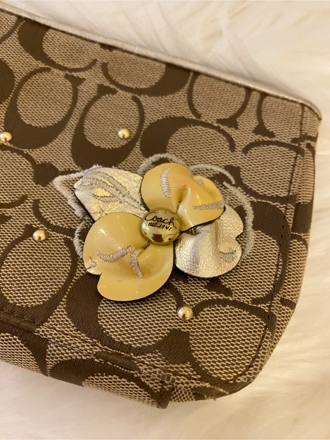 GUC- VINTAGE Coach Wristlet with Flower Detail image indicator(2)
