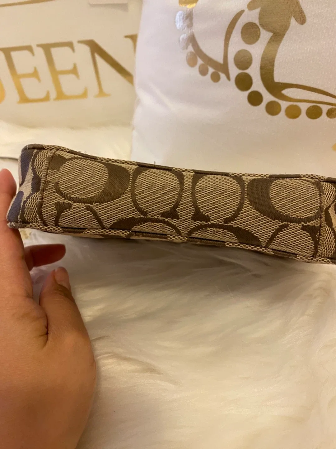 GUC- VINTAGE Coach Wristlet with Flower Detail image indicator(3)