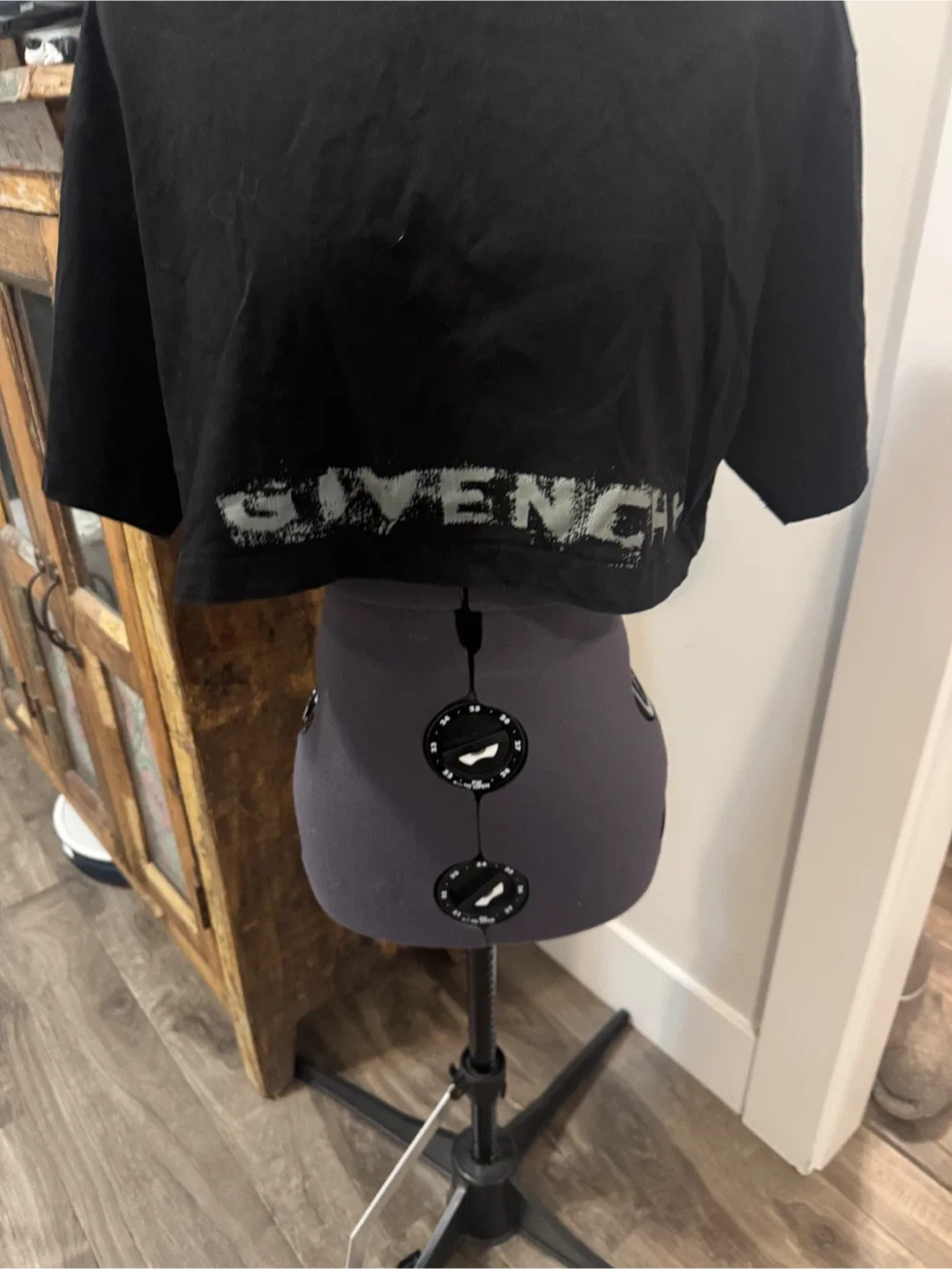 Chic black crop tee image indicator(7)