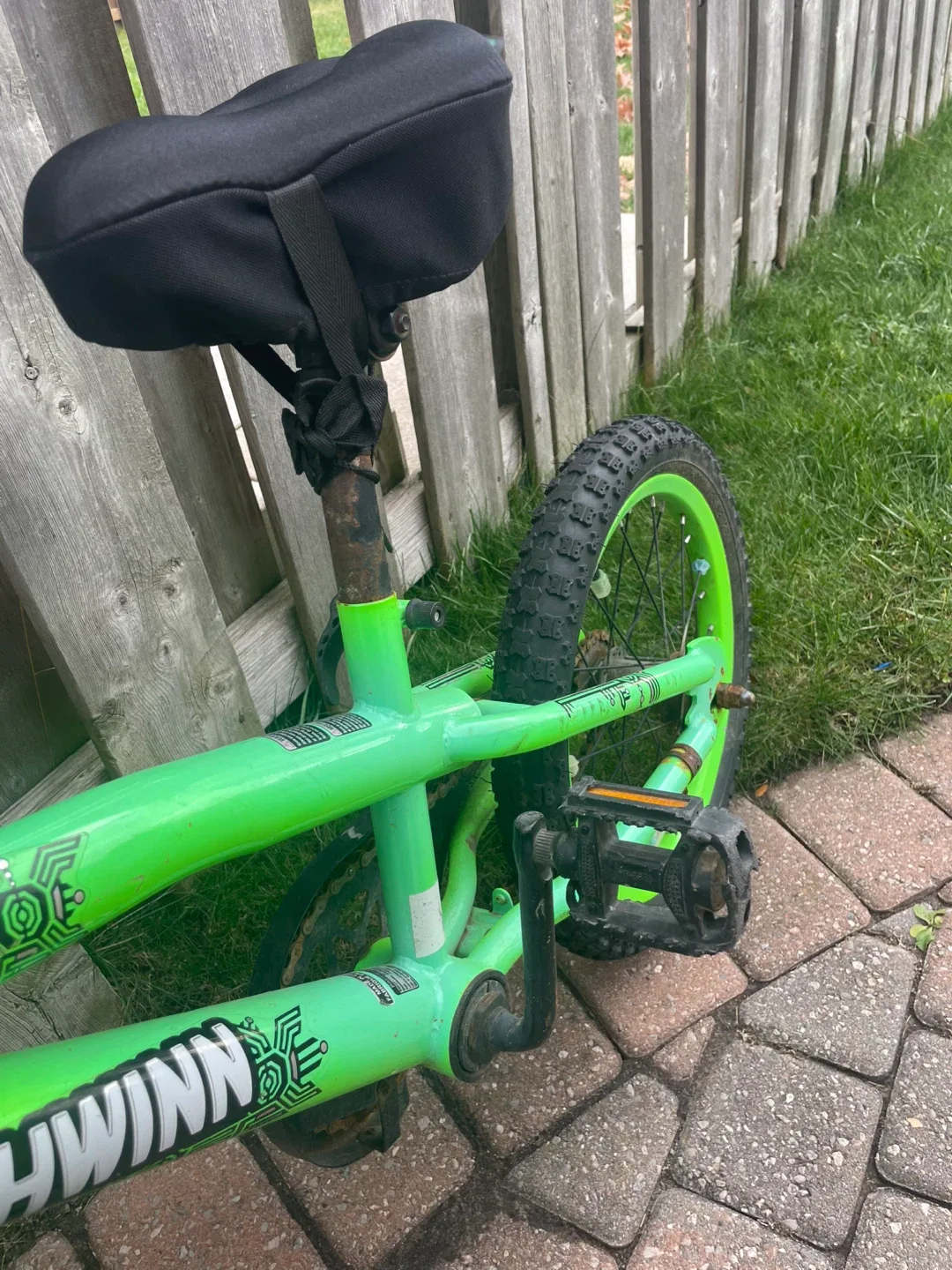 Schwinn 16-inch Kids' Bike - Green image indicator(5)