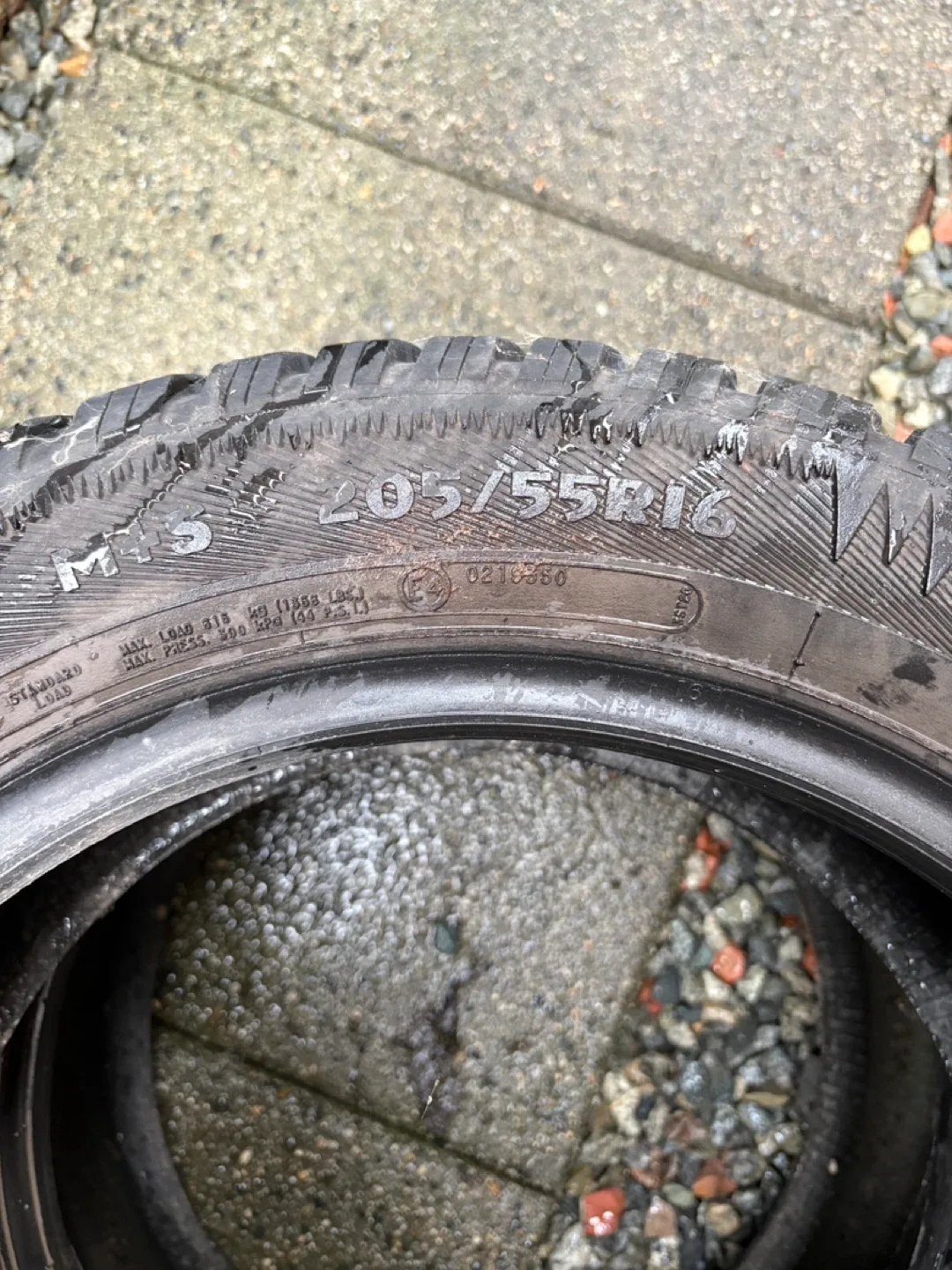 205/55R16 Snow tires ( 2 ) image indicator(3)