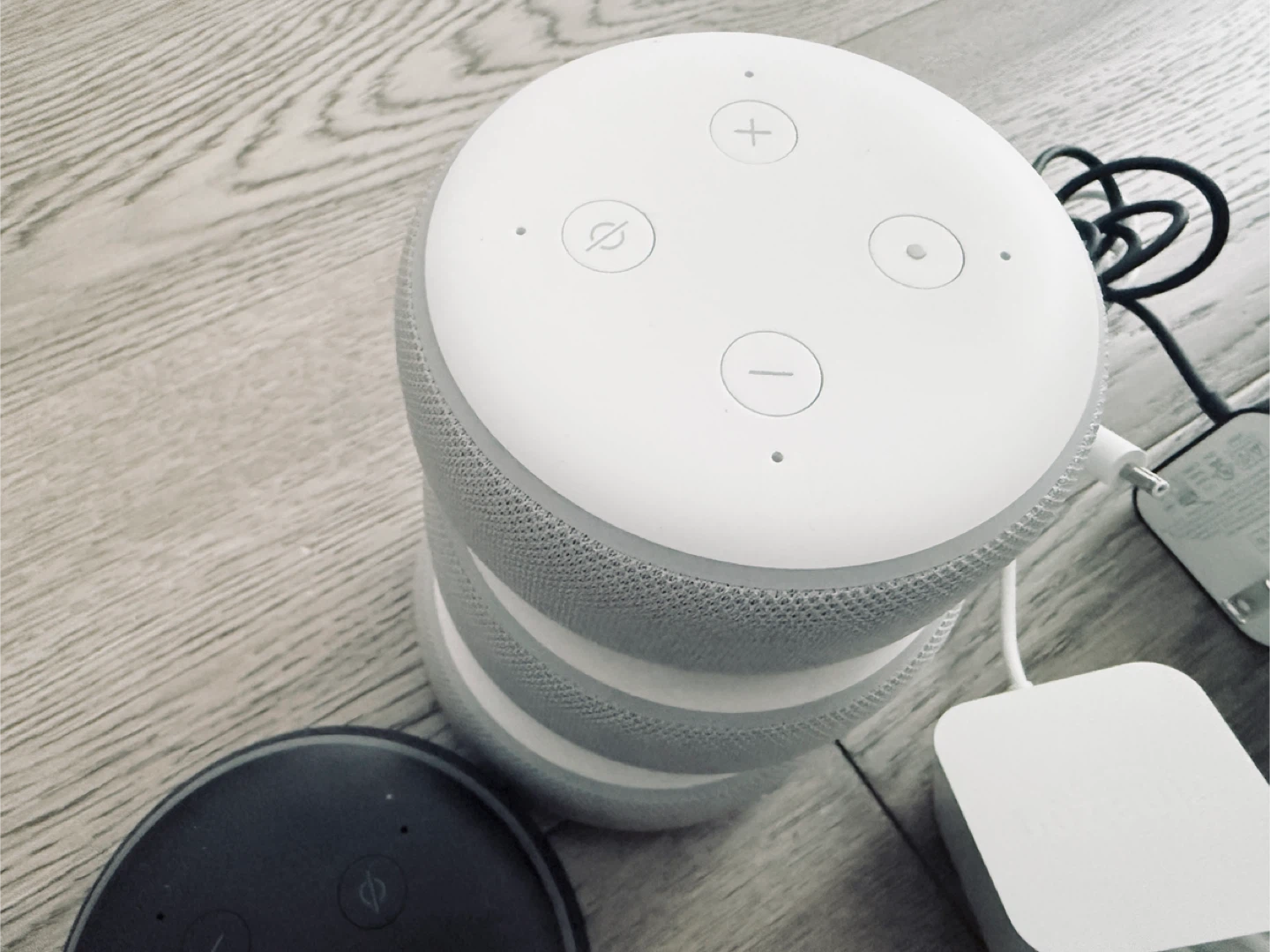 Amazon Echo Dot (3rd Gen) - 3 White, 1 Black - photo 3