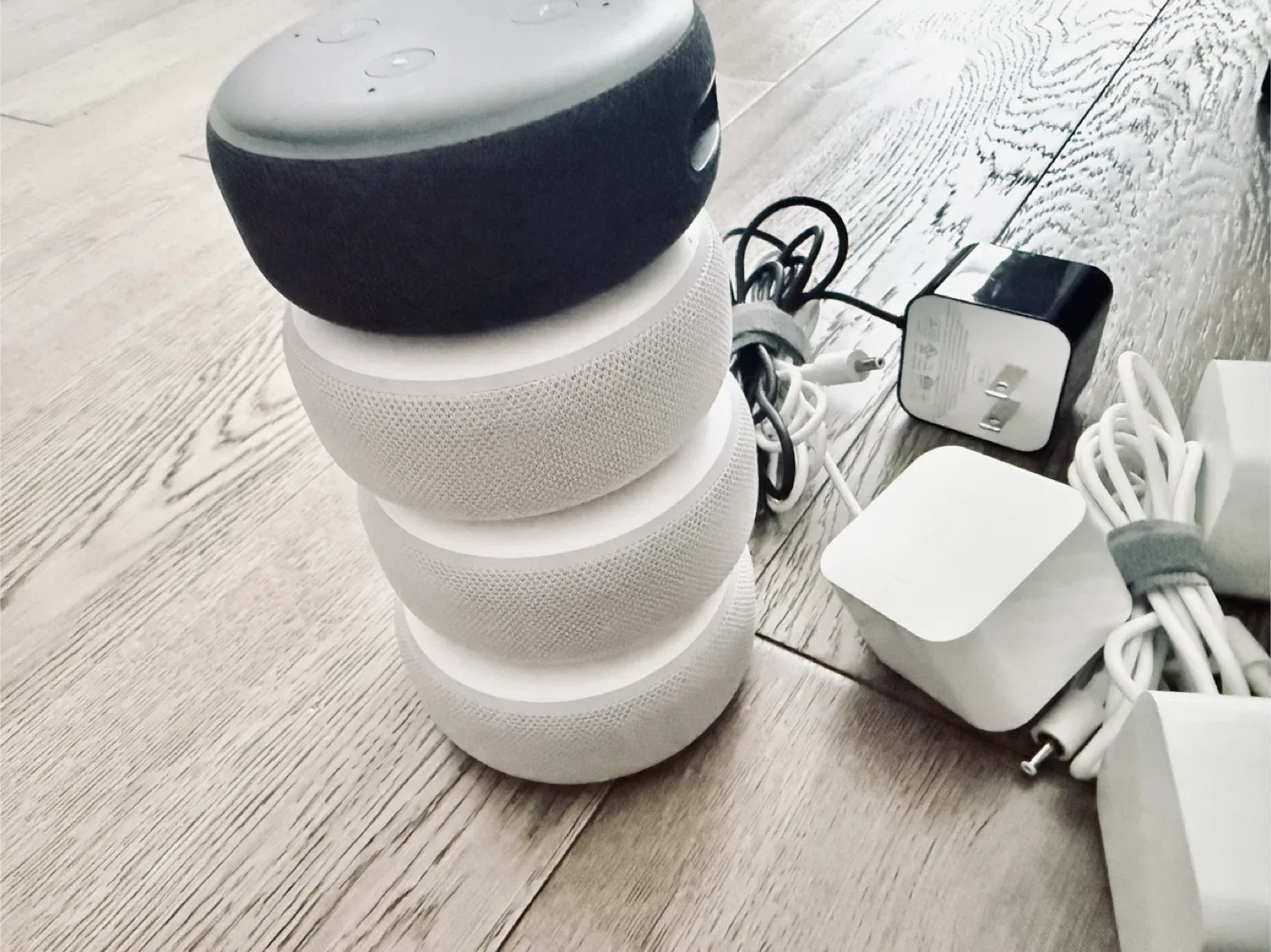 Amazon Echo Dot (3rd Gen) - 3 White, 1 Black image indicator(2)