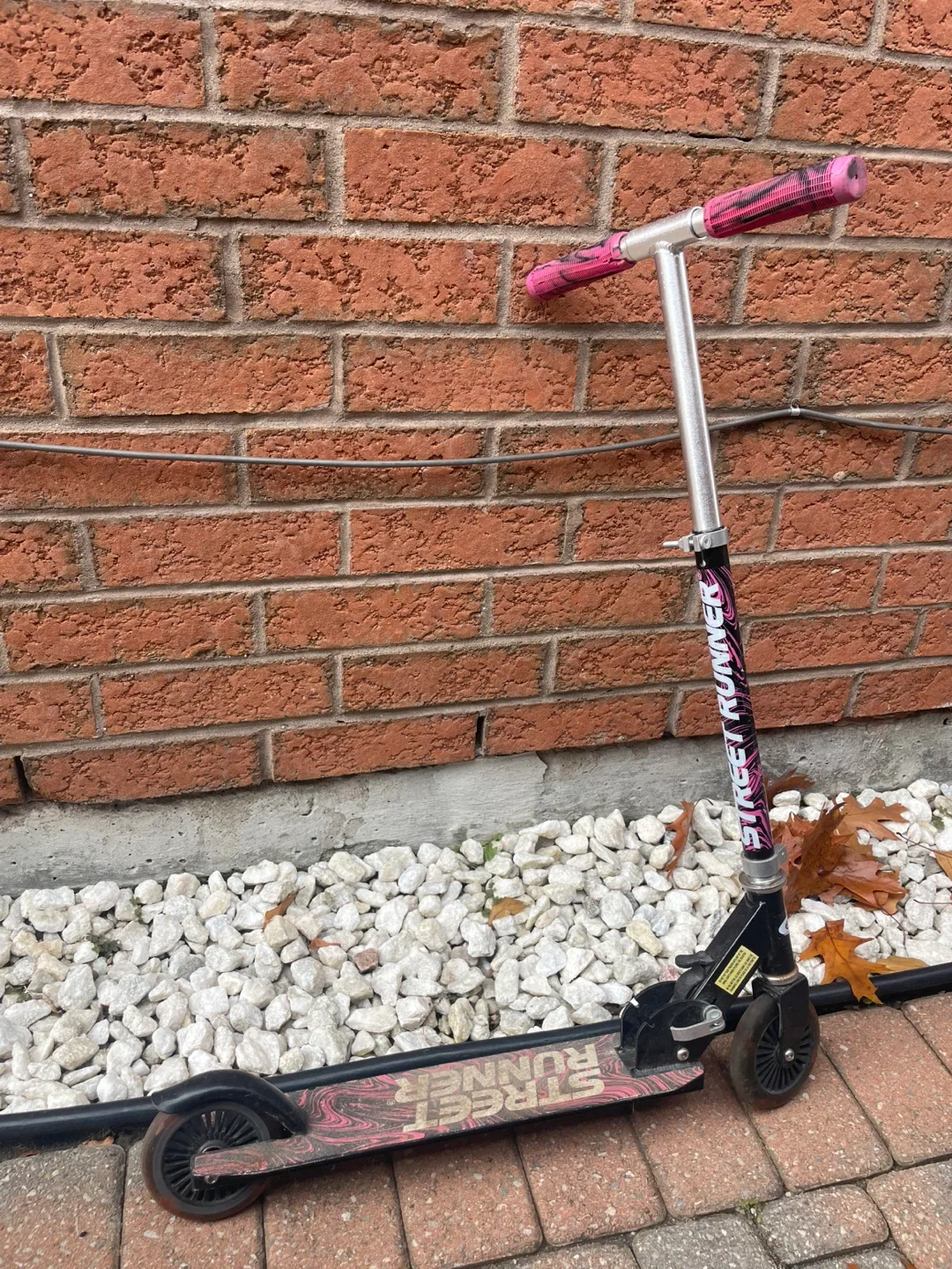 Street Runner Scooter - Pink & Black