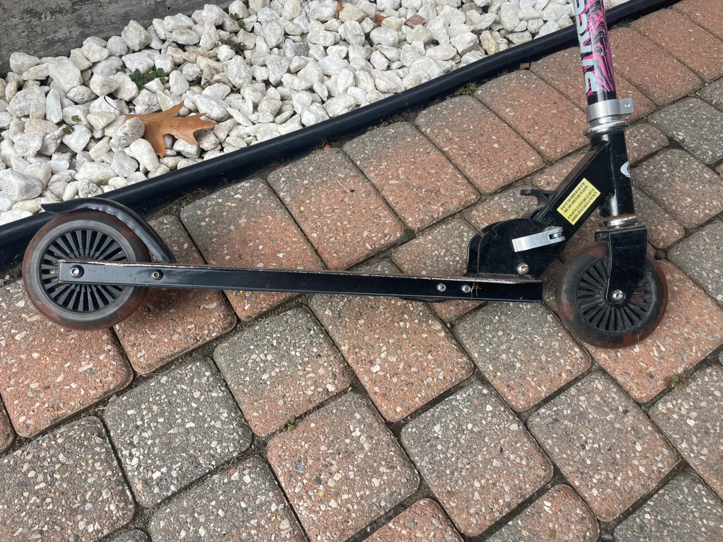 Street Runner Scooter - Pink & Black image indicator(3)