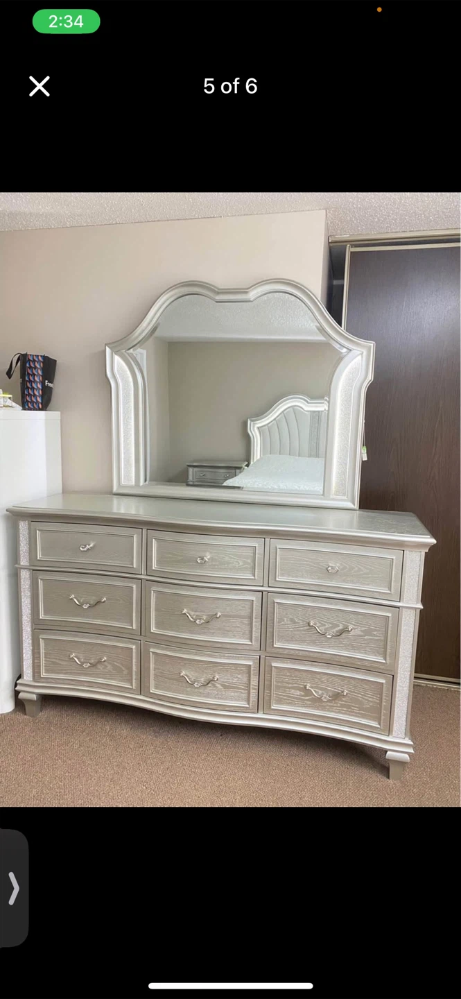 Silver Bedroom Set - Bed, Dresser, Nightstands - photo 4