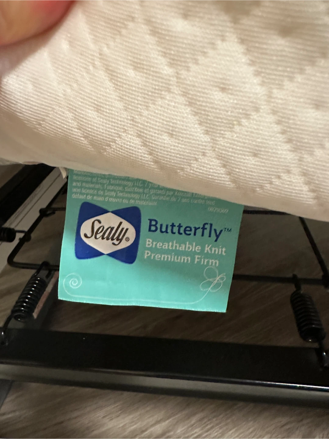[Baby Crib]Storkcraft crib and Sealy Butterfly Crib mattress - photo 4