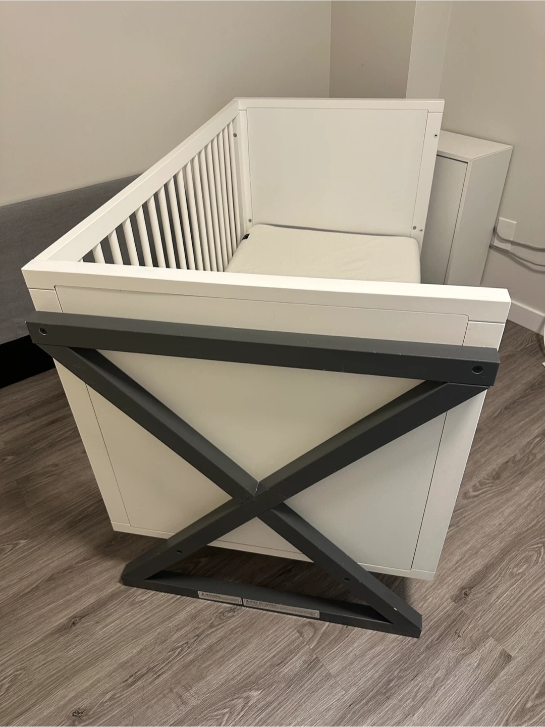 [Baby Crib]Storkcraft crib and Sealy Butterfly Crib mattress - photo 2
