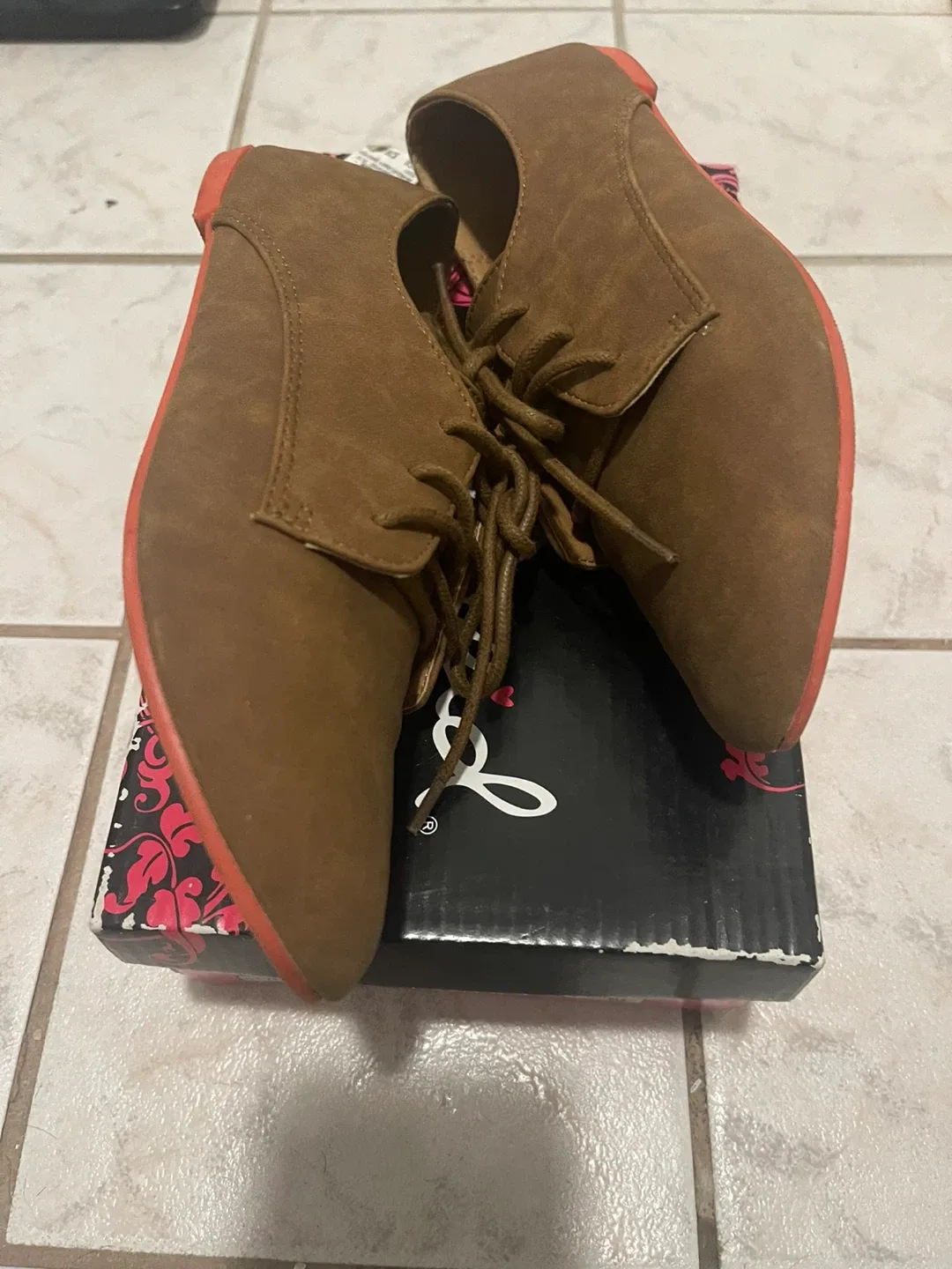 Qupid Tan Lace-Up Women’s Oxfords size 6.5 image indicator(4)