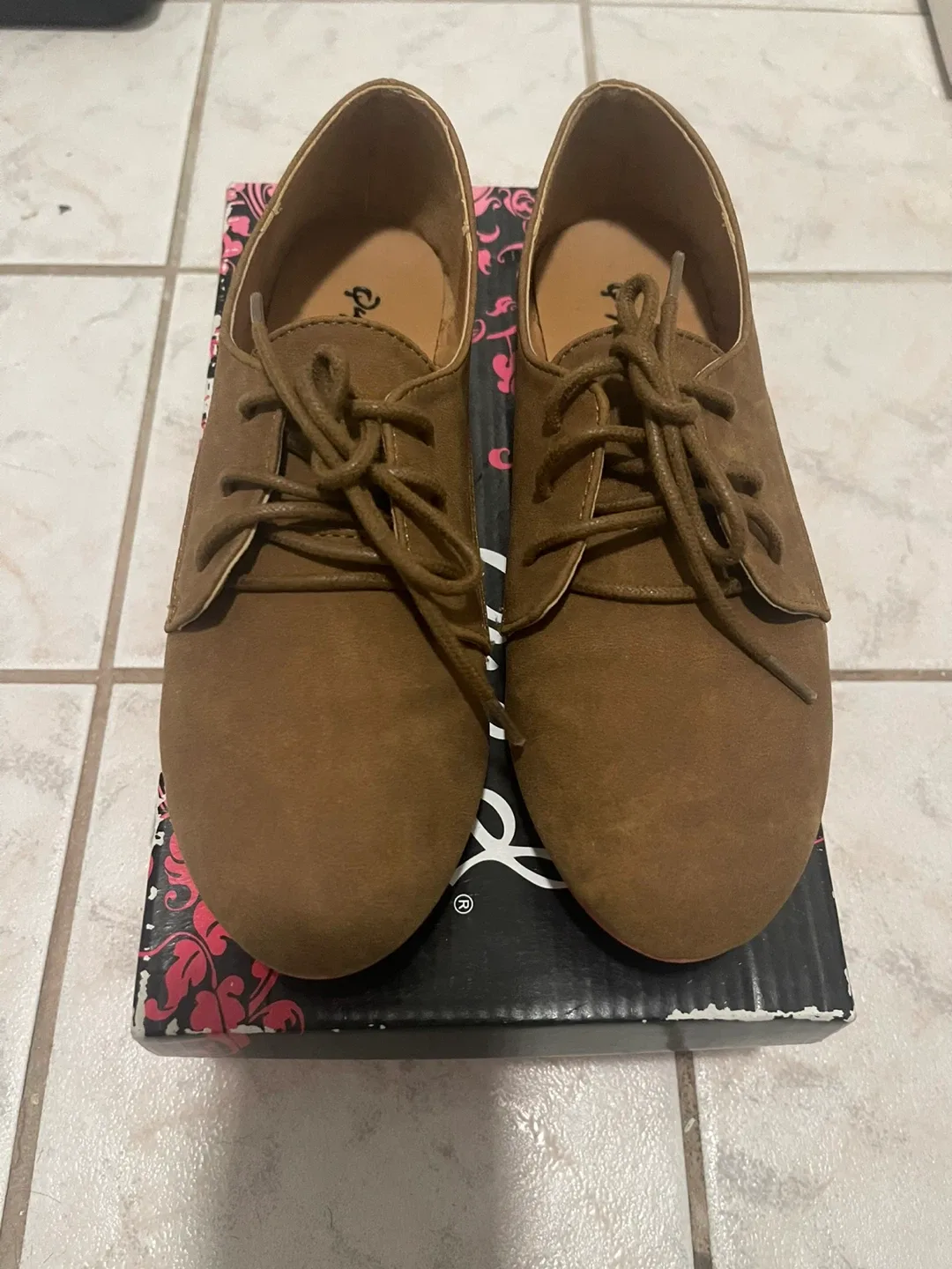 Qupid Tan Lace-Up Women’s Oxfords size 6.5