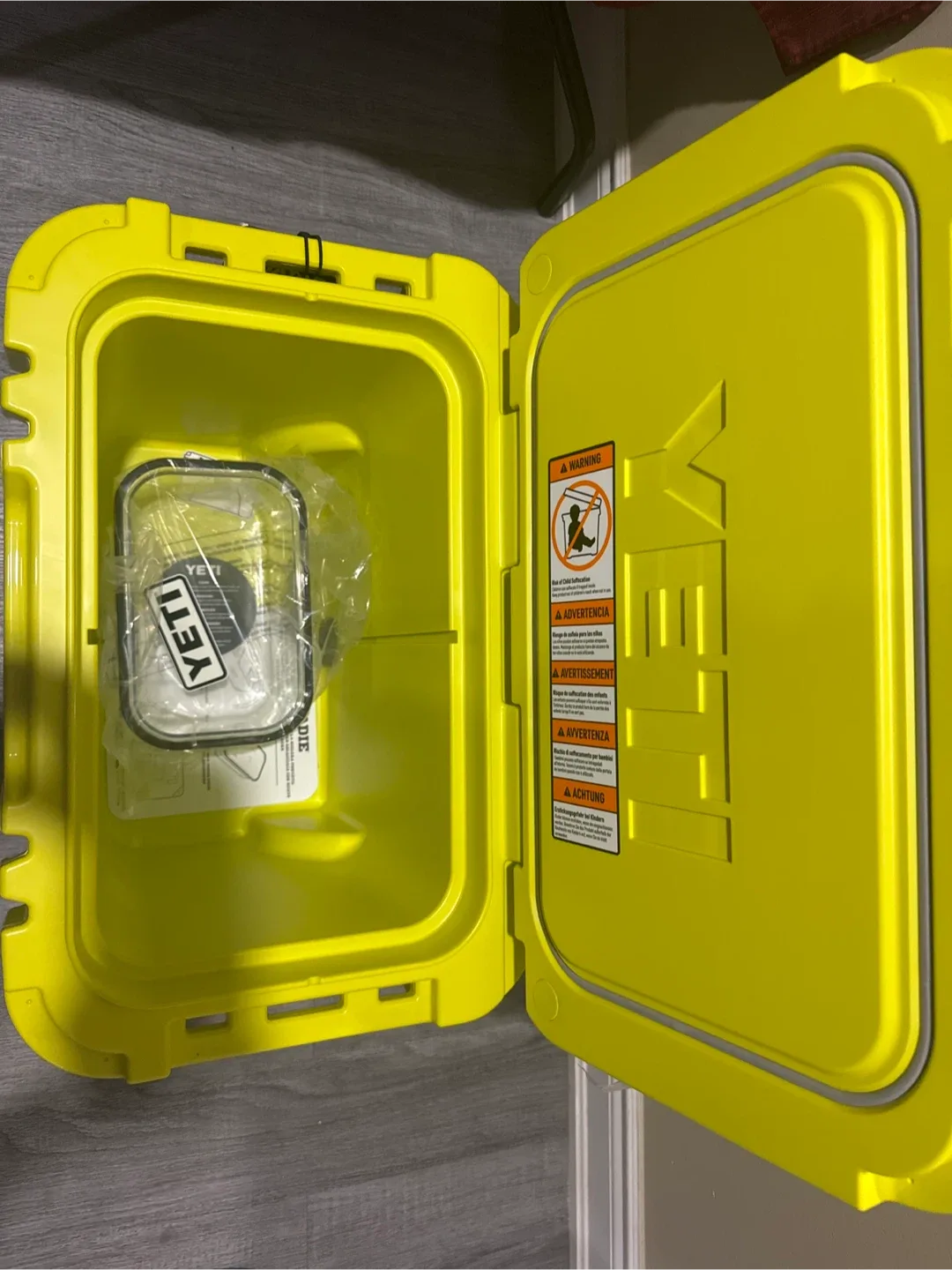 Yeti Roadie 32 Wheeled Cooler - Chartreuse image indicator(3)