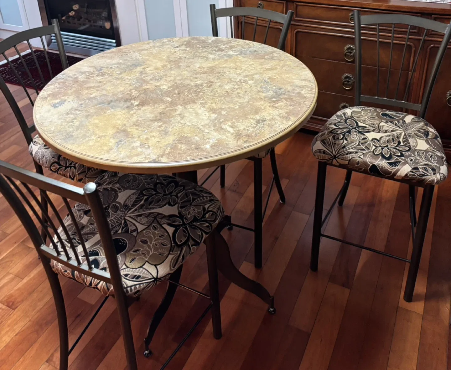 Amisco Bistro/Dining Table (36”) - 4 Chairs