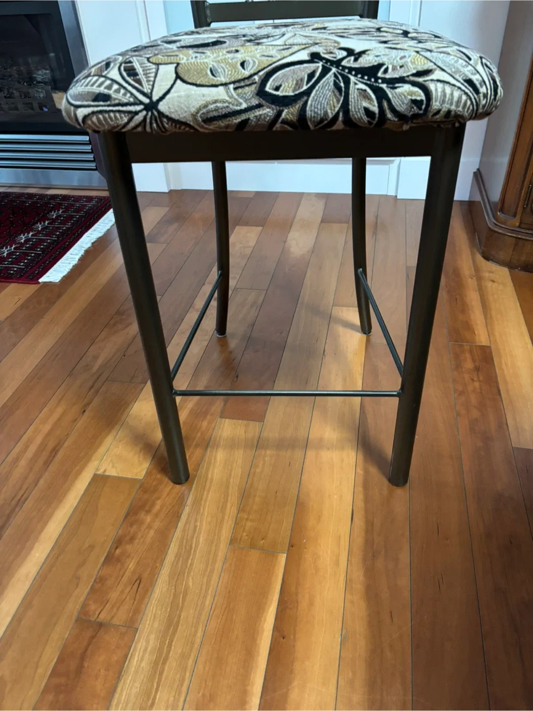 Amisco Bistro/Dining Table (36”) - 4 Chairs image indicator(4)