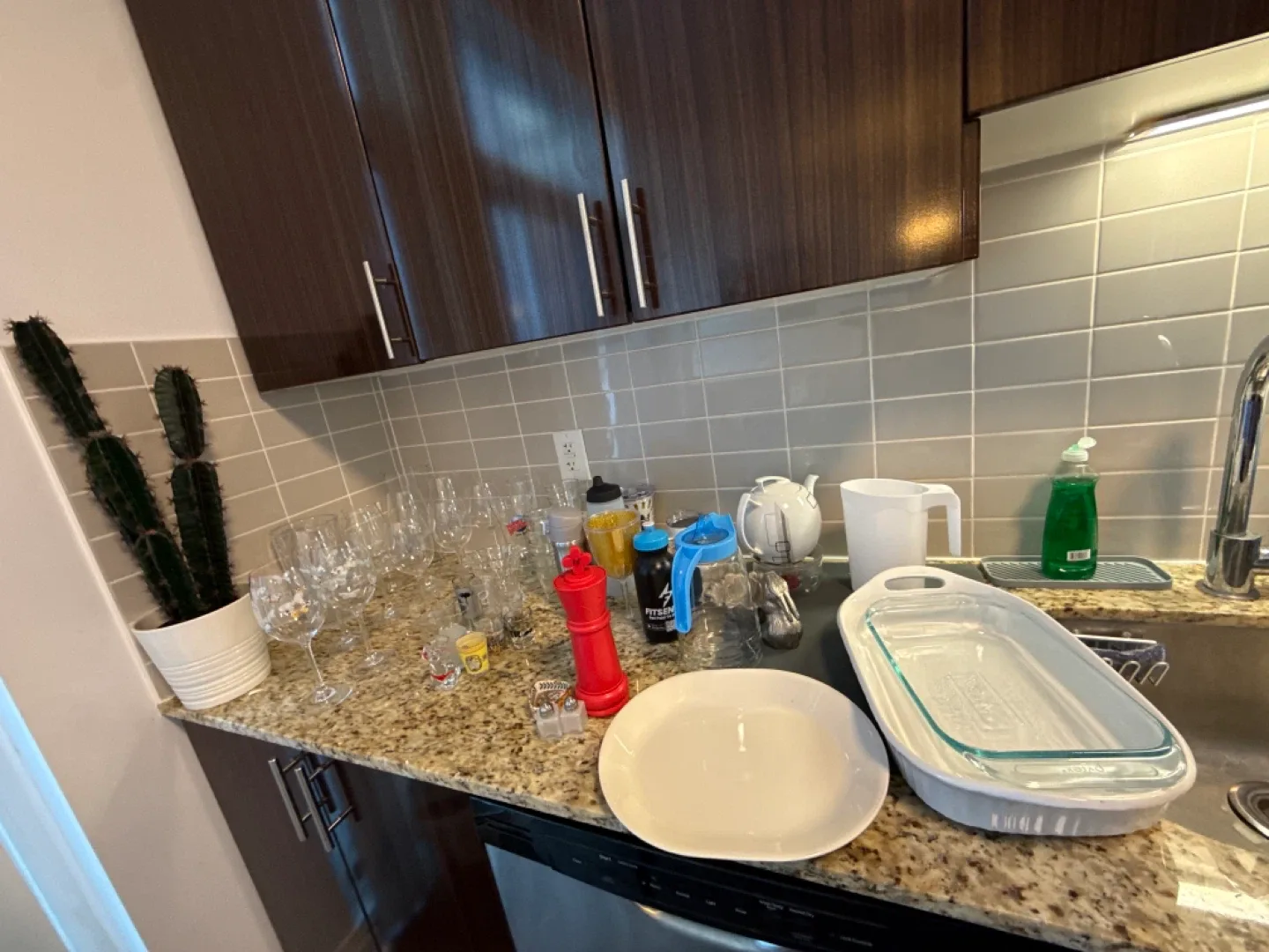 Kitchenware Set: Plates, Dishes, Glassware