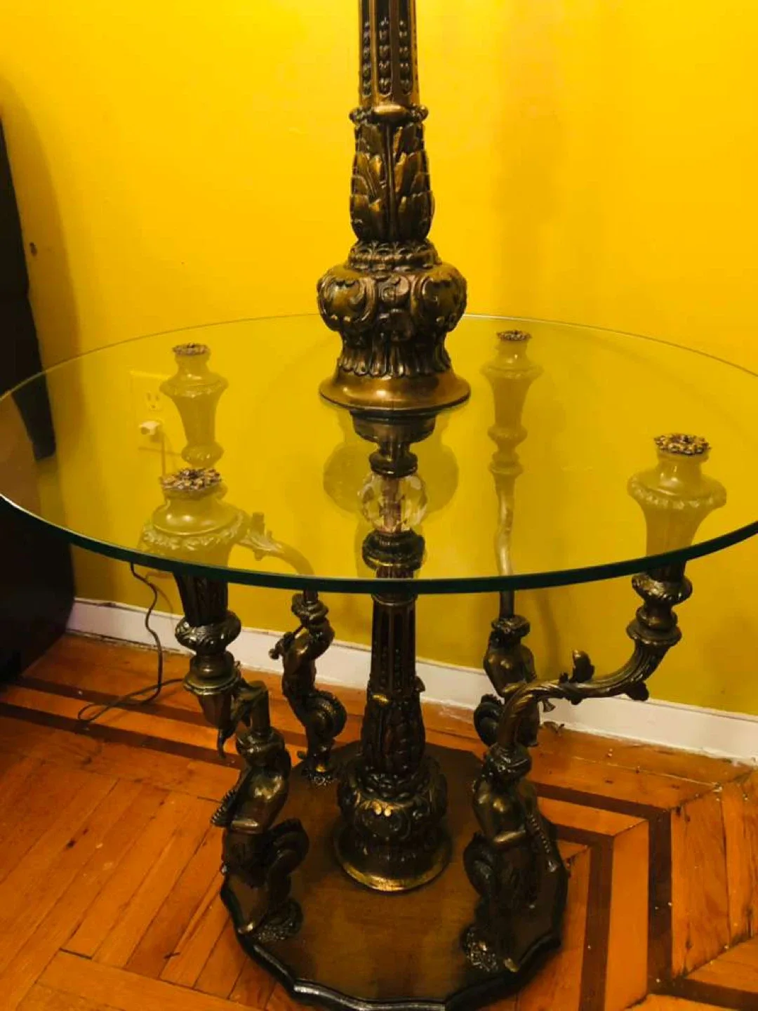 Ornate Glass Top Side Table Lamp image indicator(2)