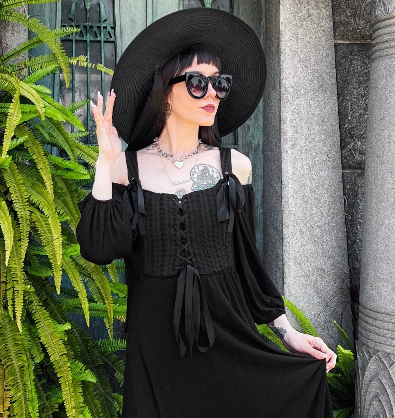 NEW Foxblood Goth Witchy Sexy Black Corset Top XS image indicator(3)