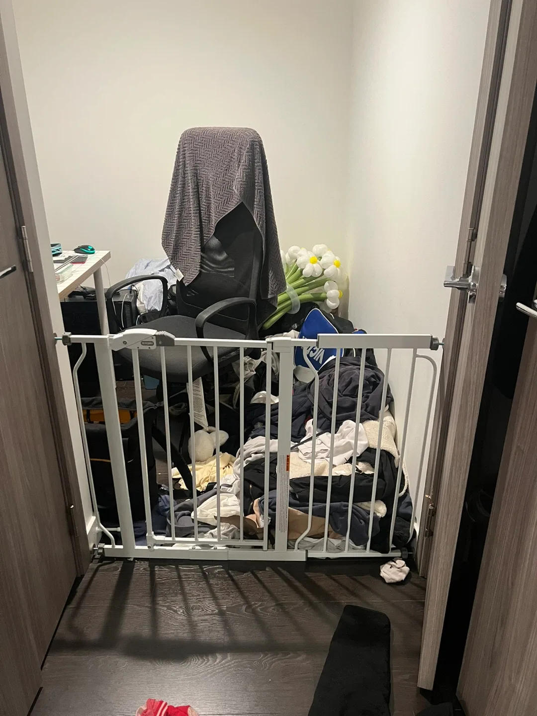 Regalo White Baby/ pet Gate - 44” non screwed