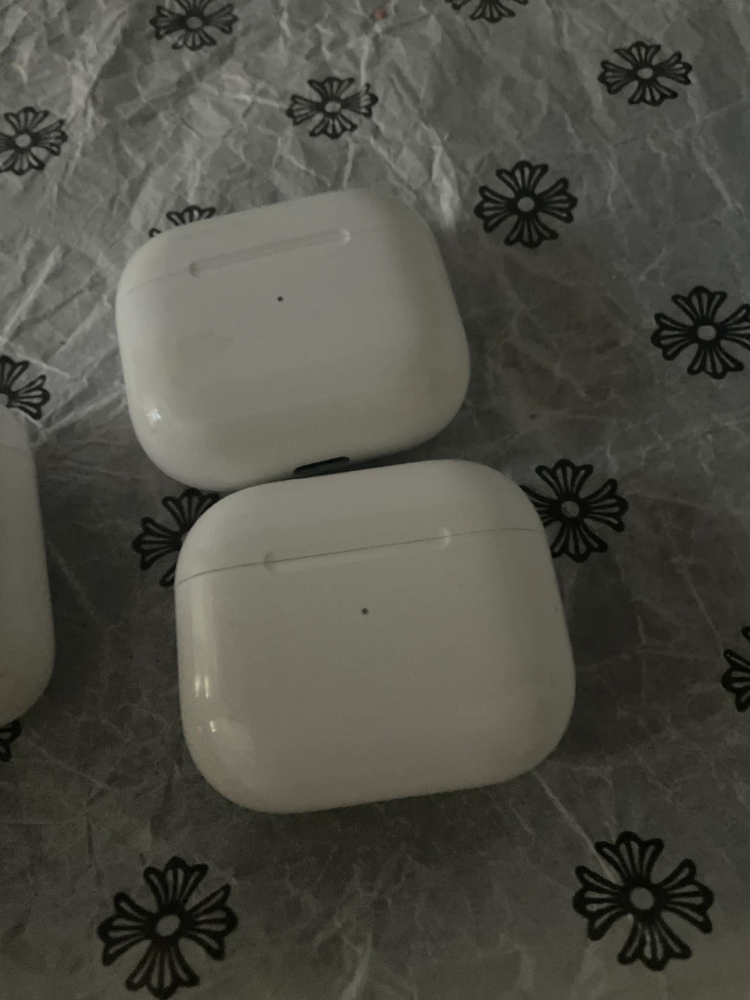 airpods and cases - photo 2
