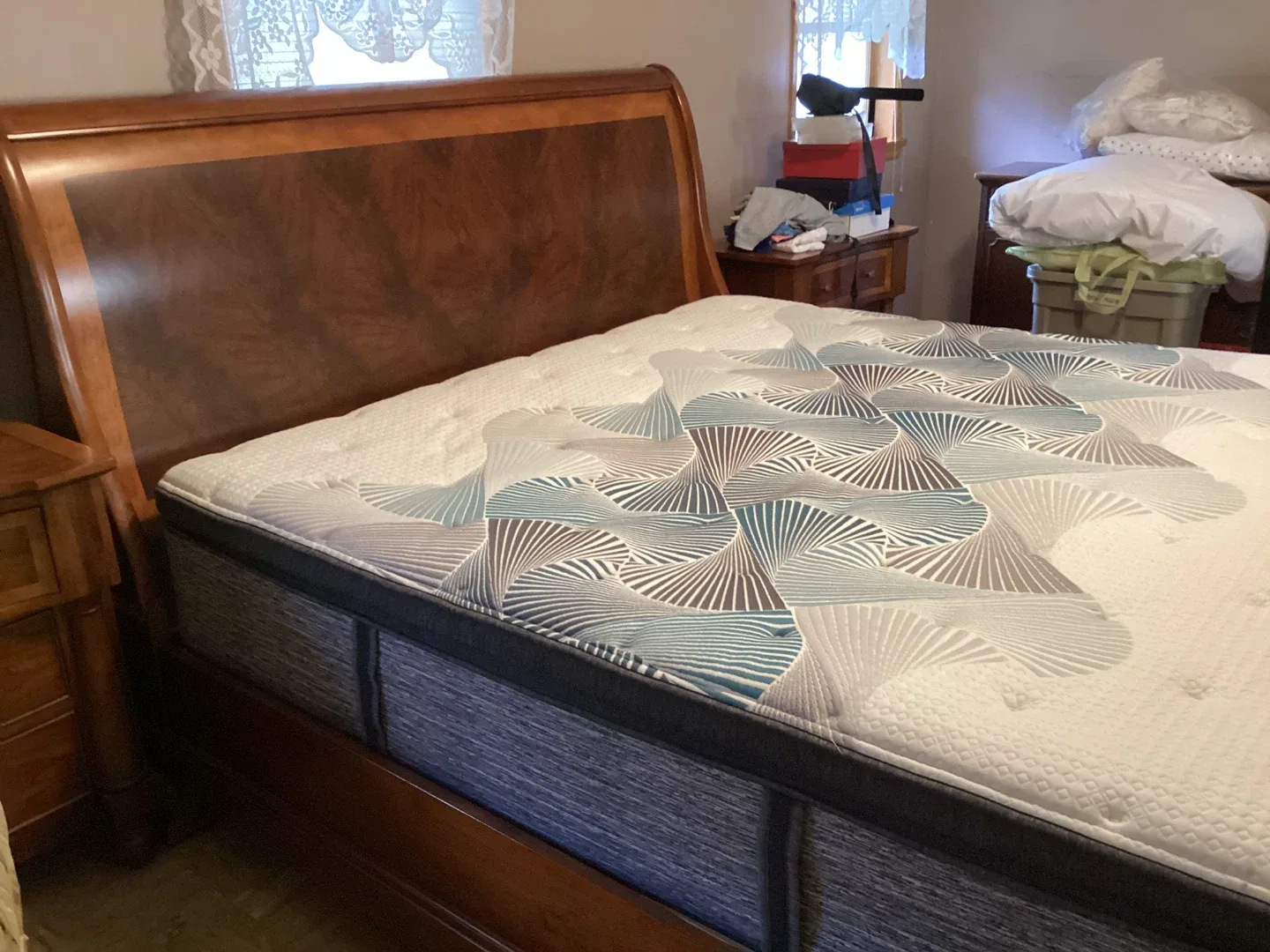 Bedroom Set - King Sleighbed Suite - Moving must Sell!! image indicator(4)