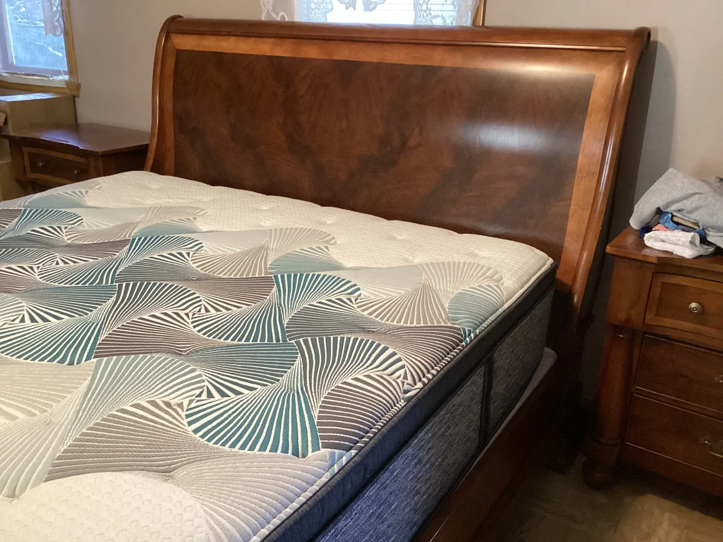 Bedroom Set - King Sleighbed Suite - Moving must Sell!! image indicator(3)