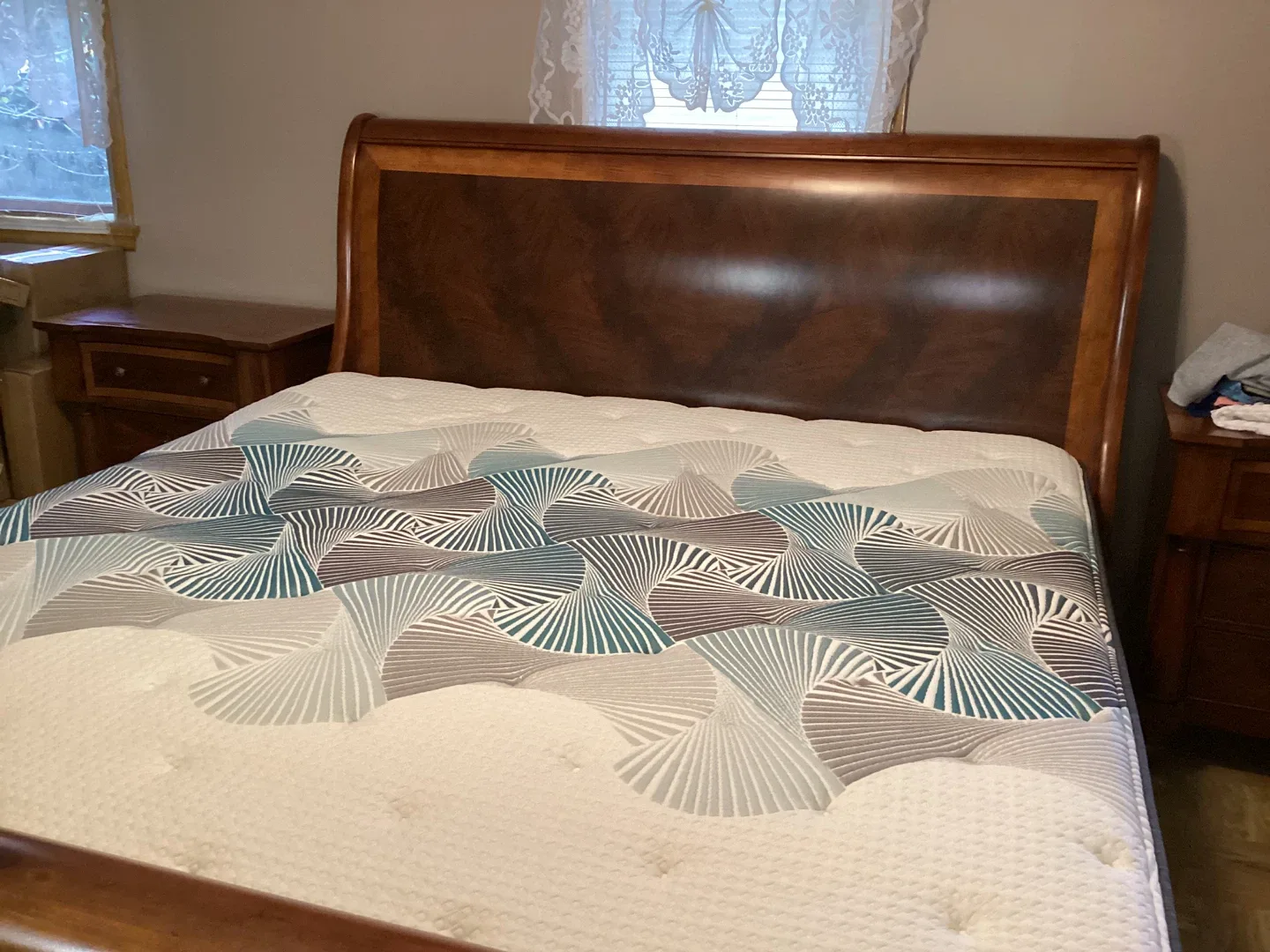 Bedroom Set - King Sleighbed Suite - Moving must Sell!!