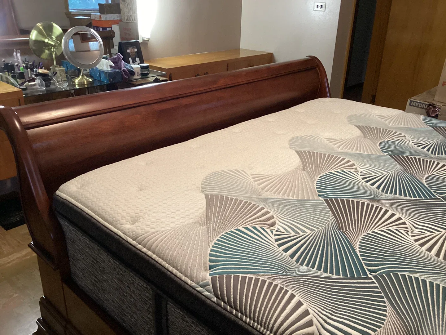 Bedroom Set - King Sleighbed Suite - Moving must Sell!! image indicator(2)