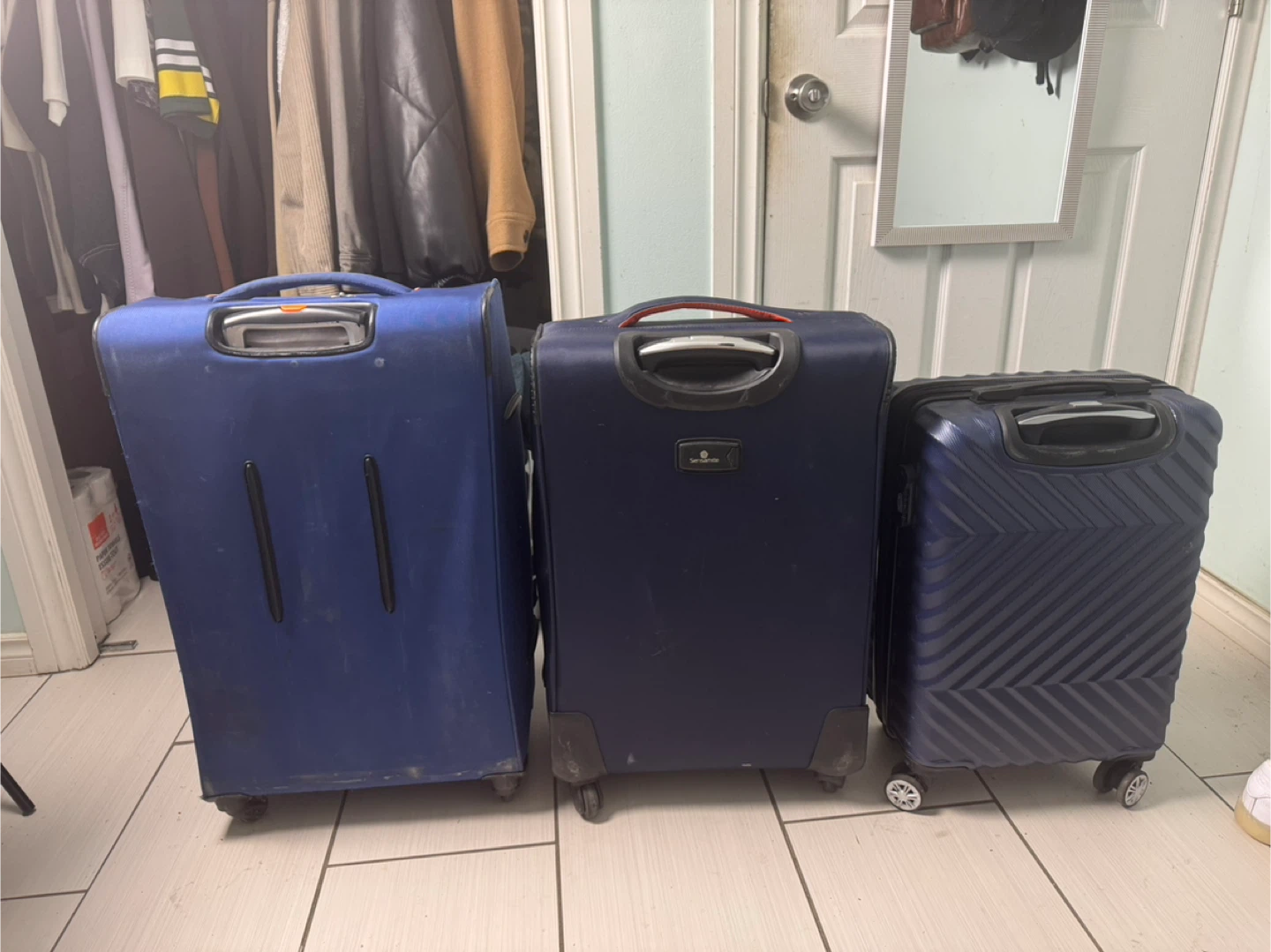 Luggage Set - 3 Suitcases - photo 2