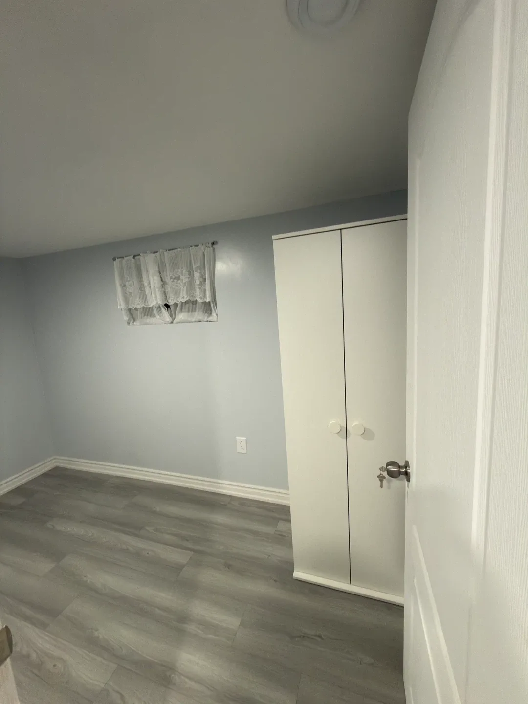 PRIVATE ROOM FOR RENT - Newly renovated image indicator(2)