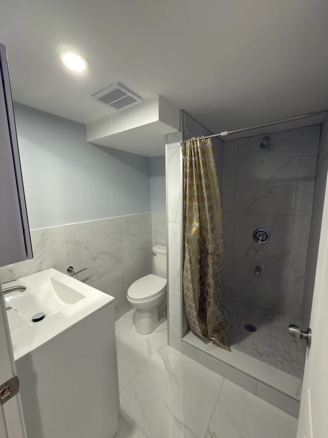 PRIVATE ROOM FOR RENT - Newly renovated image indicator(6)