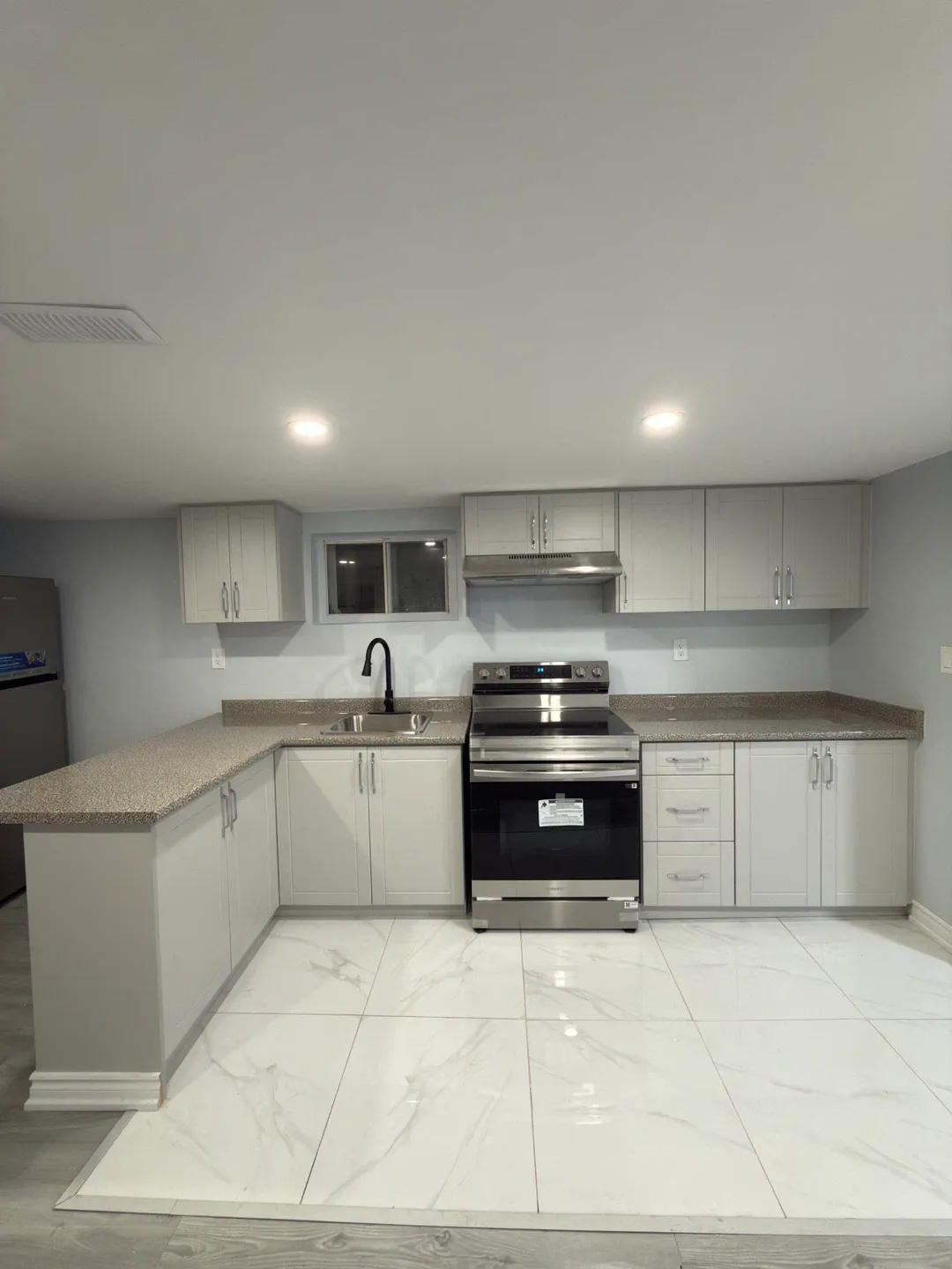 PRIVATE ROOM FOR RENT - Newly renovated image indicator(4)