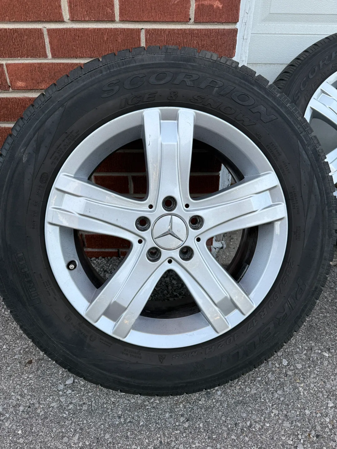 Mercedes-Benz winter set for GLK Pirelli Scorpion image indicator(2)