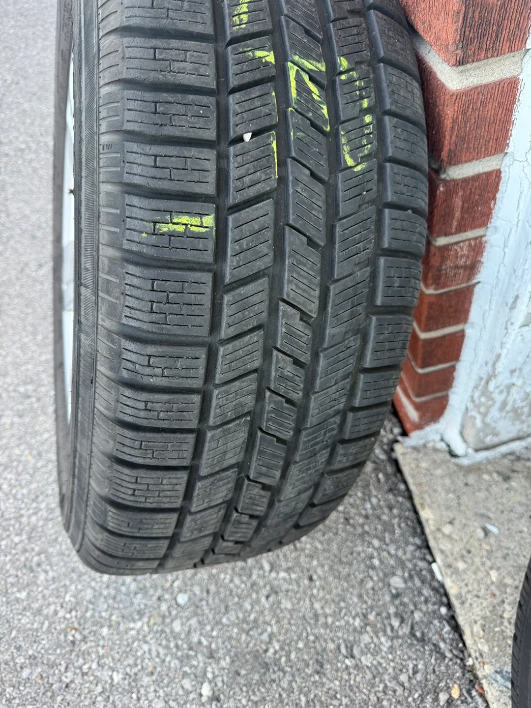 Mercedes-Benz winter set for GLK Pirelli Scorpion image indicator(3)