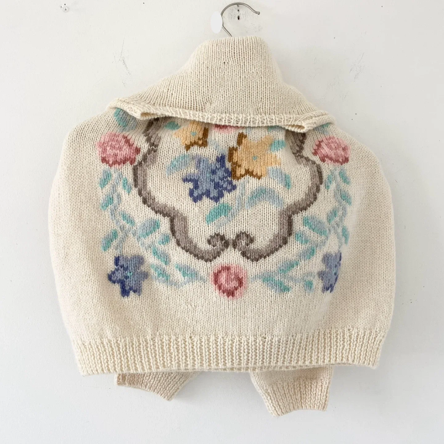 1980's Vintage 100% Wool Floral Sweater image indicator(4)