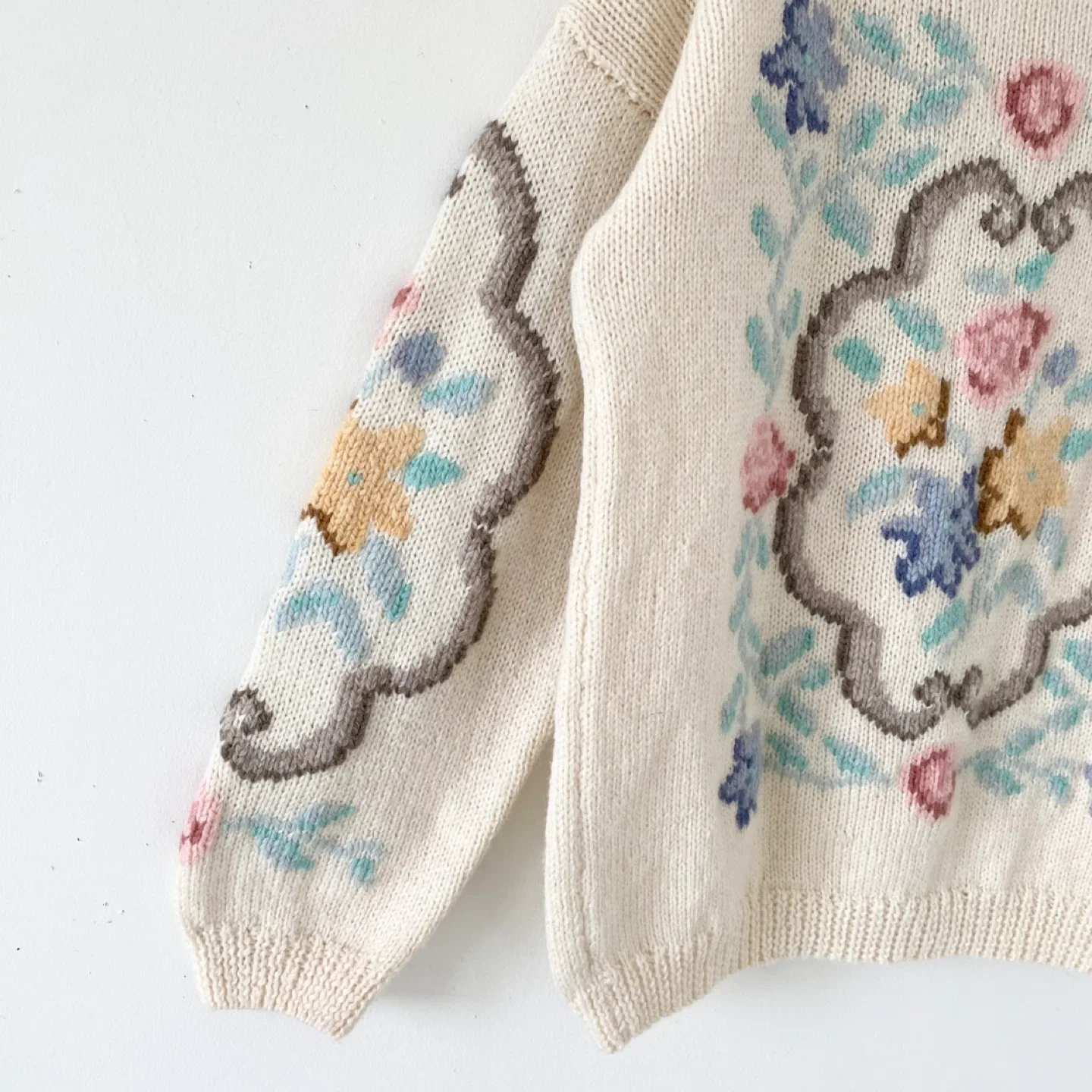 1980's Vintage 100% Wool Floral Sweater image indicator(5)