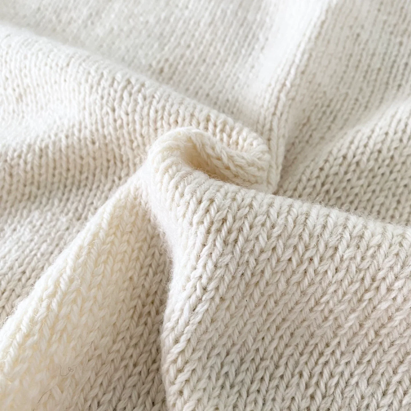 1980's Vintage 100% Wool Floral Sweater image indicator(8)