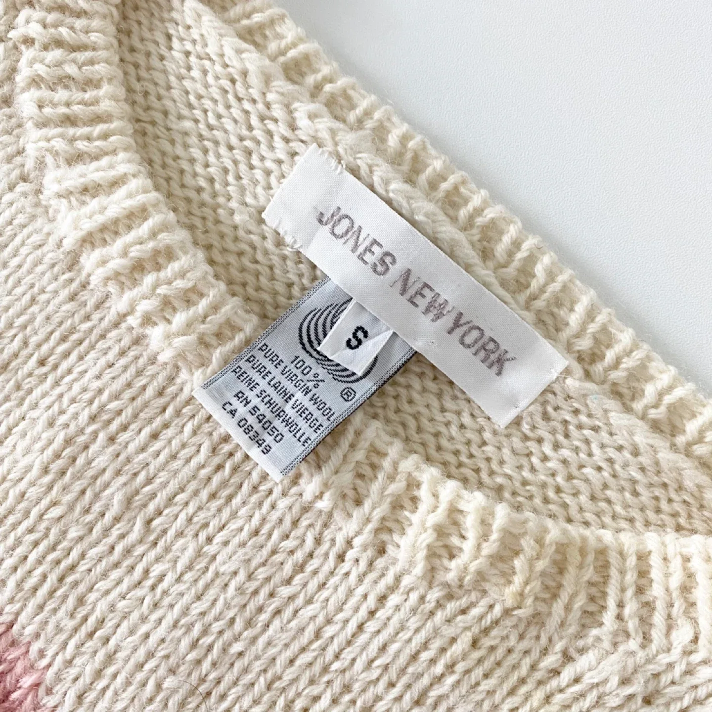 1980's Vintage 100% Wool Floral Sweater image indicator(9)