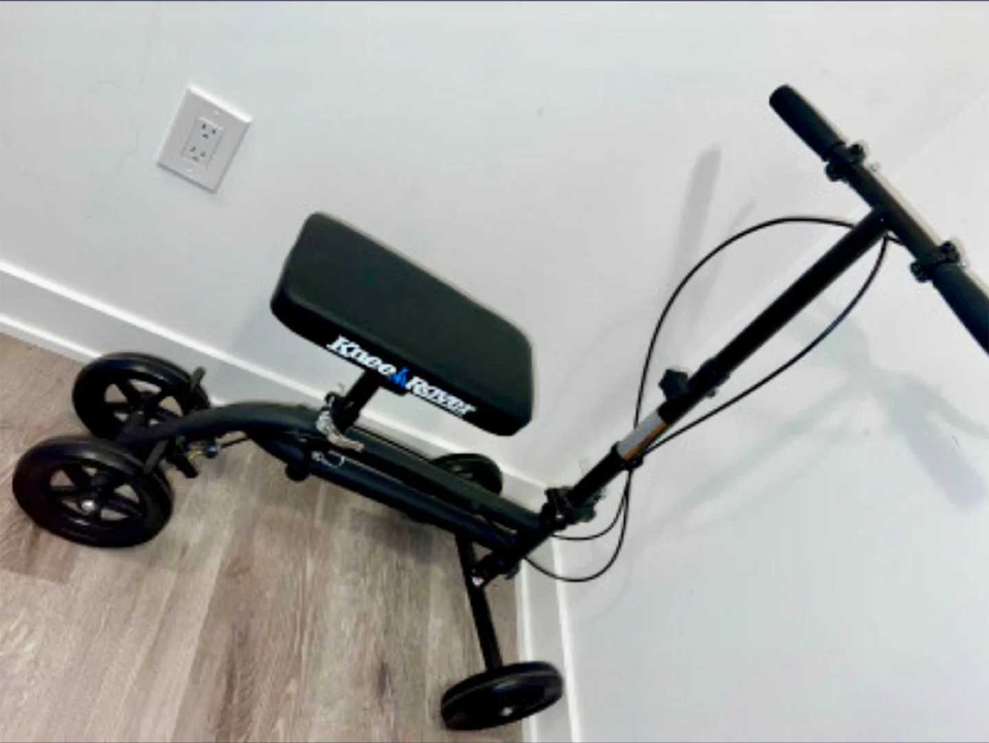 KneeRover Steerable Knee Walker image indicator(2)
