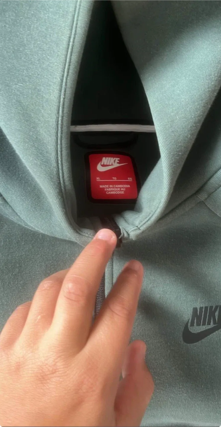 Nike Tech Fleece Hoodie XL Olive Green image indicator(2)