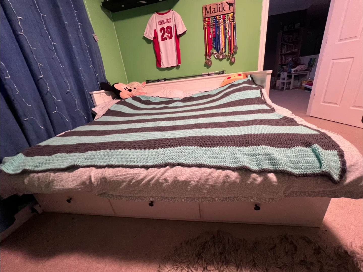 White Daybed with Trundle