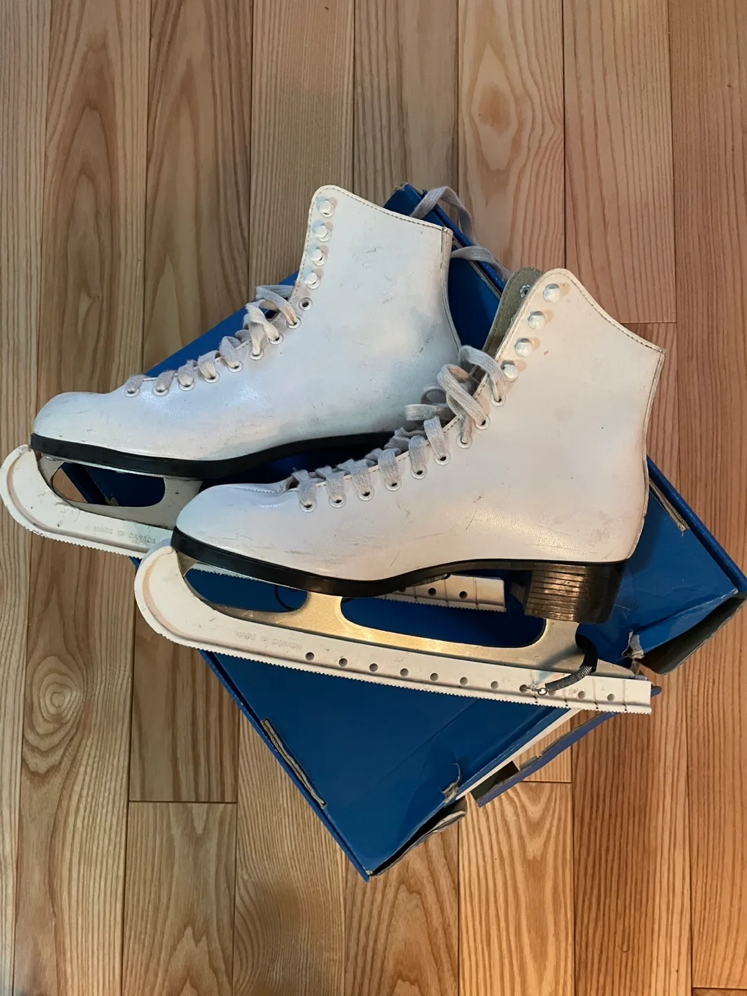 CCM Figure Skates - Size 7 B