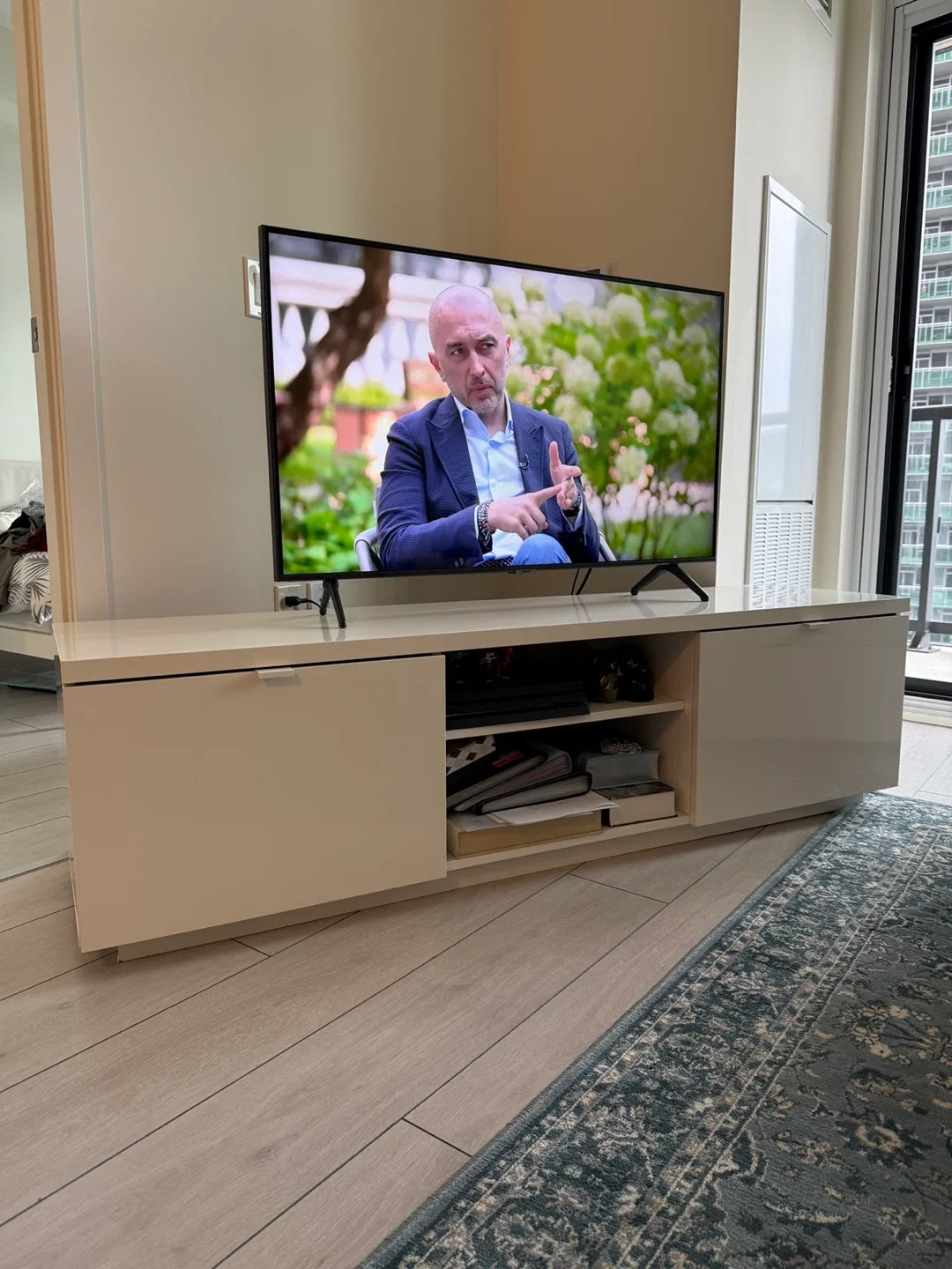 White TV Stand (ikea byes)