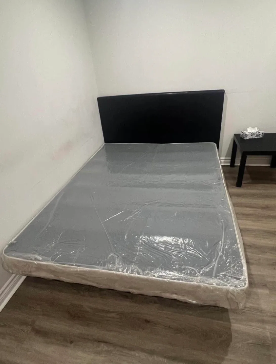 Queen Mattress with Bed Frame image indicator(3)