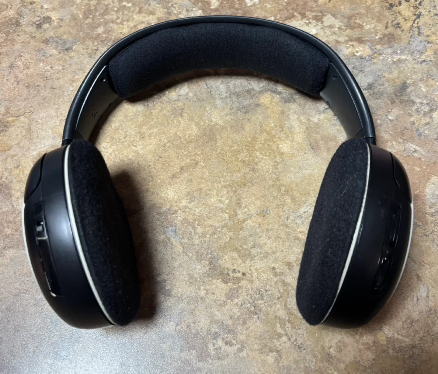 Sennheiser Wireless Headphones with Base image indicator(3)